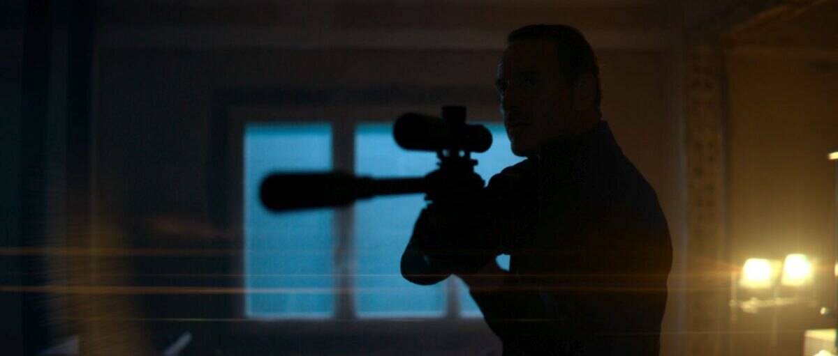 Herec Michael Fassbender jako chladnokrevný vrah v thrilleru Zabiják.