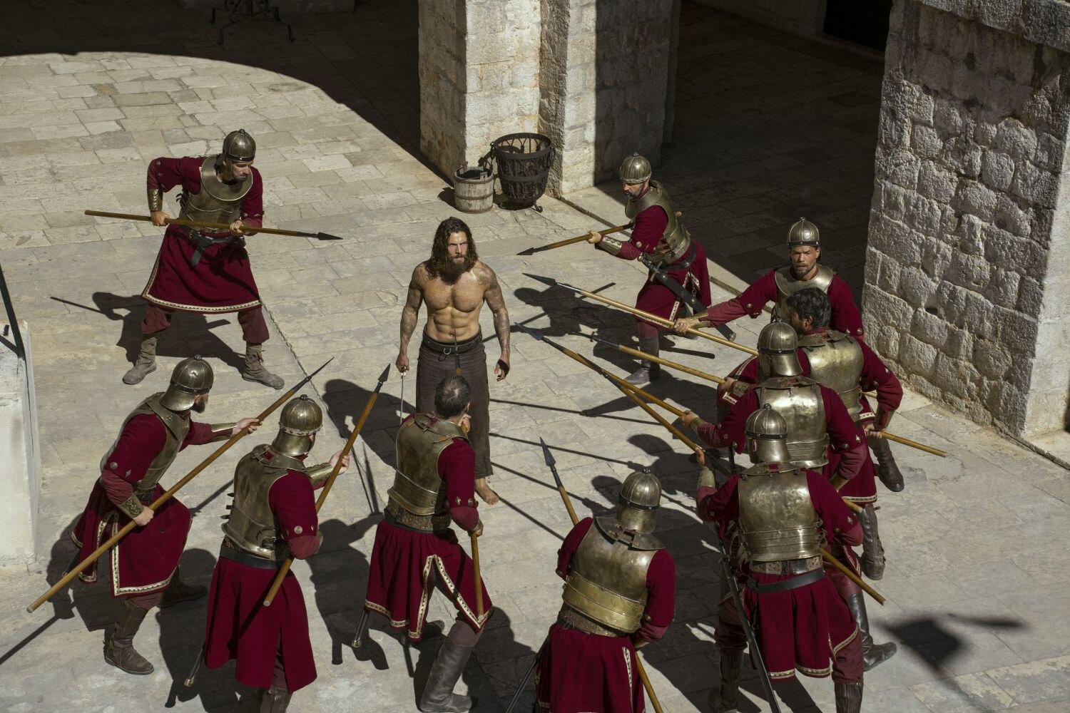 Kritici si z Vikingů sedli na zadek, ale Netflix se teď oblíbený seriál rozhodl zrušit. Fanoušky láká na poslední řadu