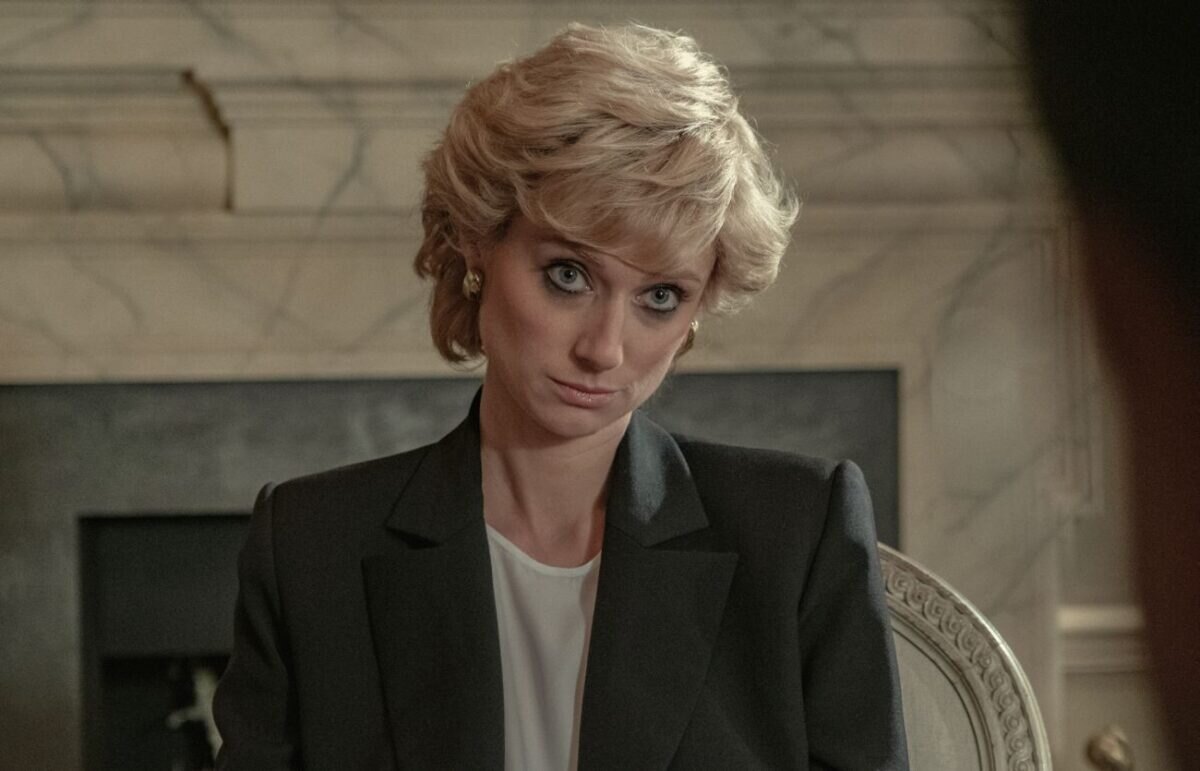 Herečka Elizabeth Debicki jako princezna Diana v seriálu Koruna.