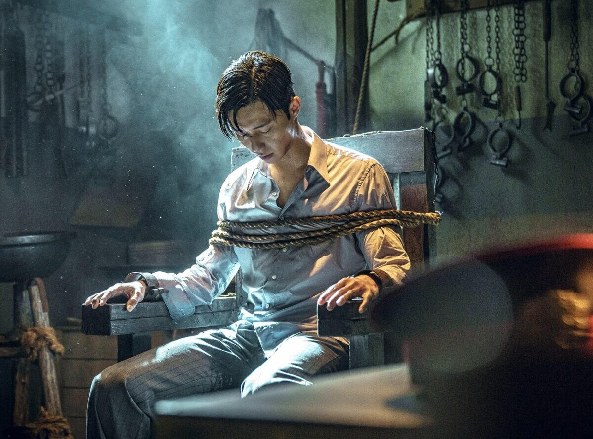 Mučený Park Seo Joon v seriálu Příšera ze starého Soulu