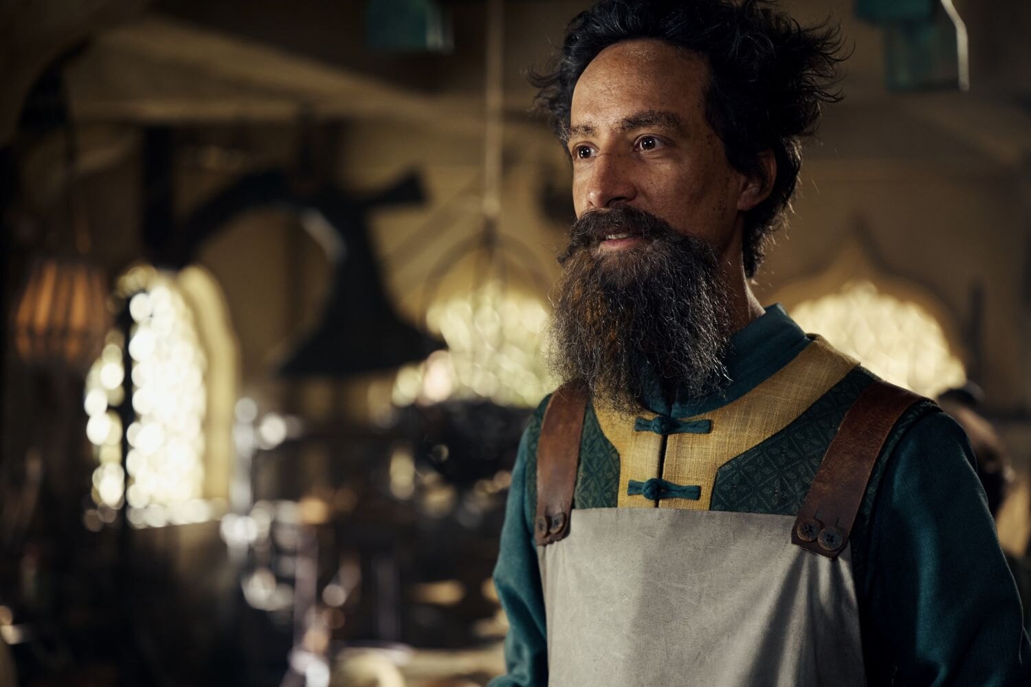 Danny Pudi jako Mechanist v seriálu Avatar: Legenda o Aangovi.
