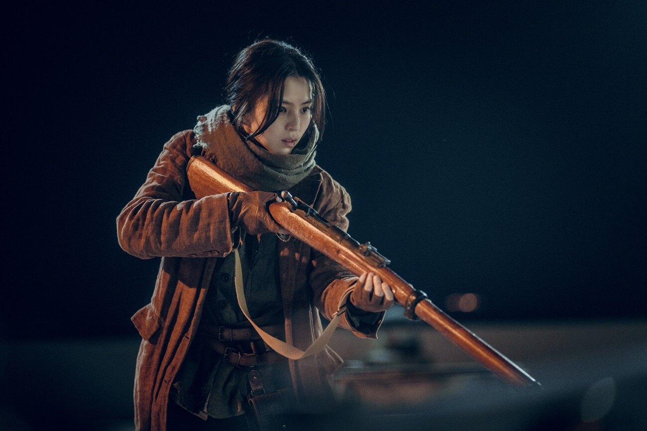 Yoon Chae Ok míří zbraní