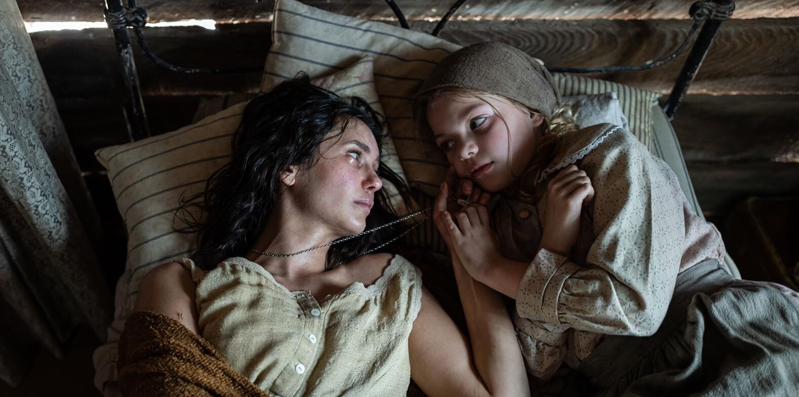 Matka s malou Sarah ve filmu Vykupující láska