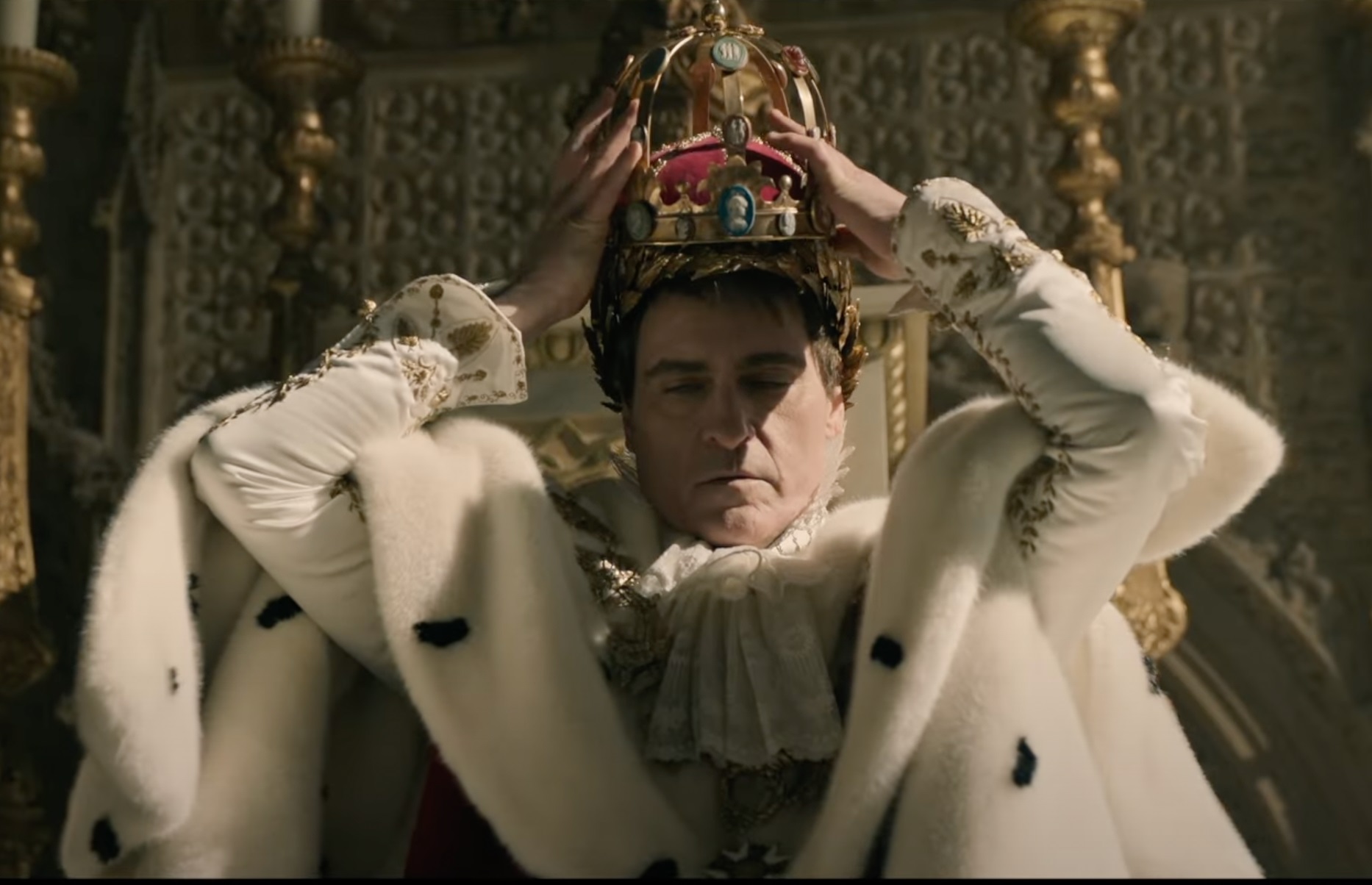Joaquin Phoenix v historickém filmu Napoleon (2023).