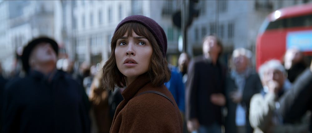 Eiza González jako Auggie Salazar (Problém tří těles)