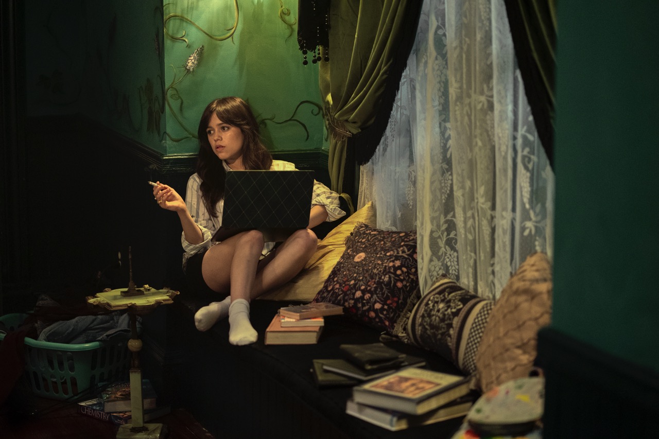 Nechutný snímek, říkají diváci o kontroverzním dramatu, kde Jenna Ortega svádí svého učitele. Ten teď putuje na Netflix