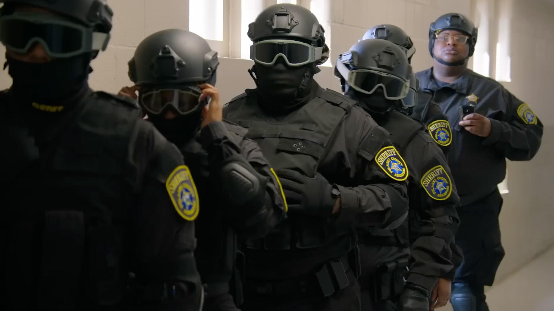 Co se stane, když se agresivním vězňům otevřou mříže? To ukazuje nový dokument Netflixu Odemčeno: Vězeňský experiment