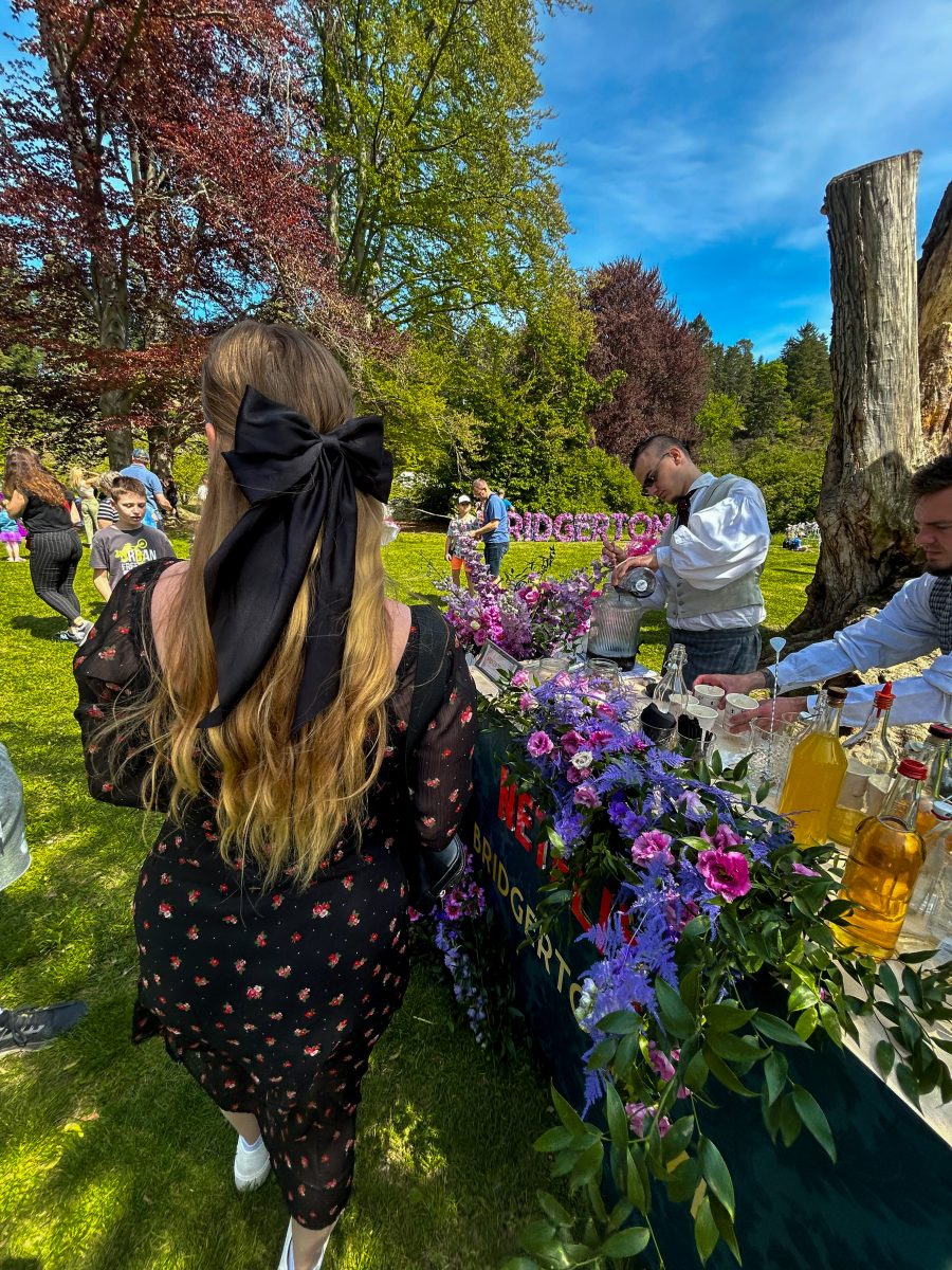 Bridgertonovi v Průhonickém parku v Praze