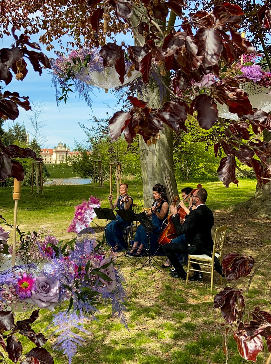 Bridgertonovi v Průhonickém parku v Praze