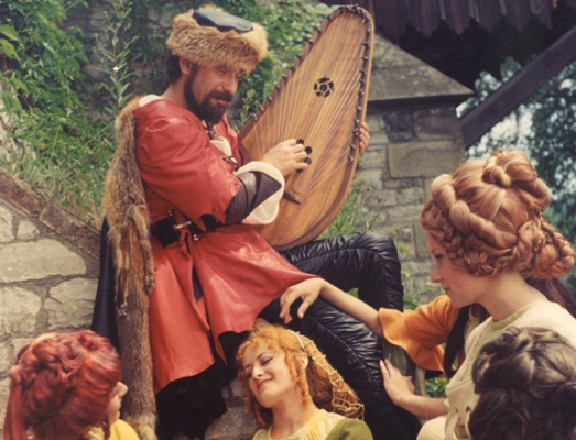 Znáte dobře film Noc na Karlštejně?