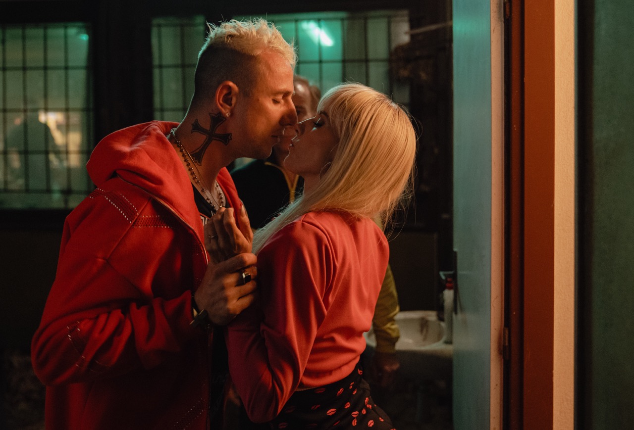 Jakub Štáfek znovu nahodil blond účes a fotbalový dres. Začalo se točit pokračování nejlepší české komedie posledních let