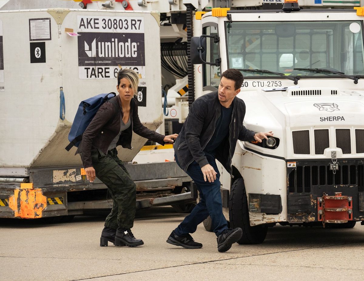 The Union. Halle Berry as Roxanne Hall and Mark Wahlberg as Mike McKenna in The Union.