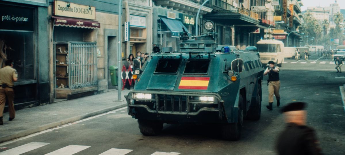 Banka v obklíčení