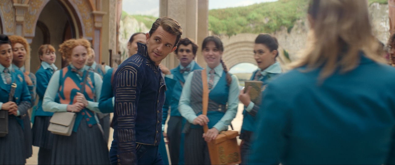 Nejzábavnější film letošního roku míří do českých kin: V Čarodějce září Ariana Grande i fešák z Brigertonových