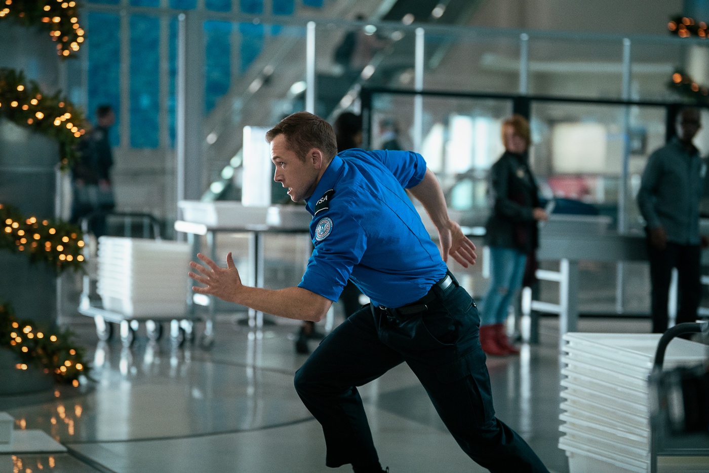 Taron Egerton ve filmu Příručák