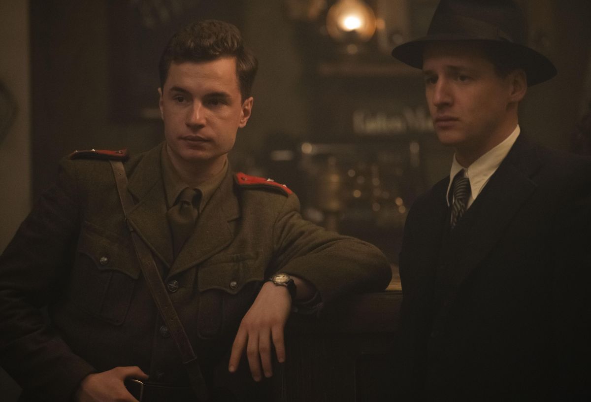 Jan Nedbal a Oskar Hes v seriálu Král Šumavy.