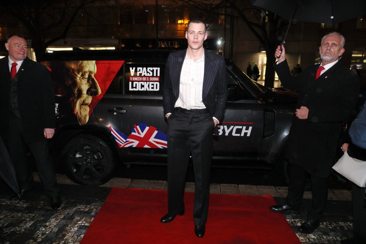 Bill Skarsgård na červeném koberci