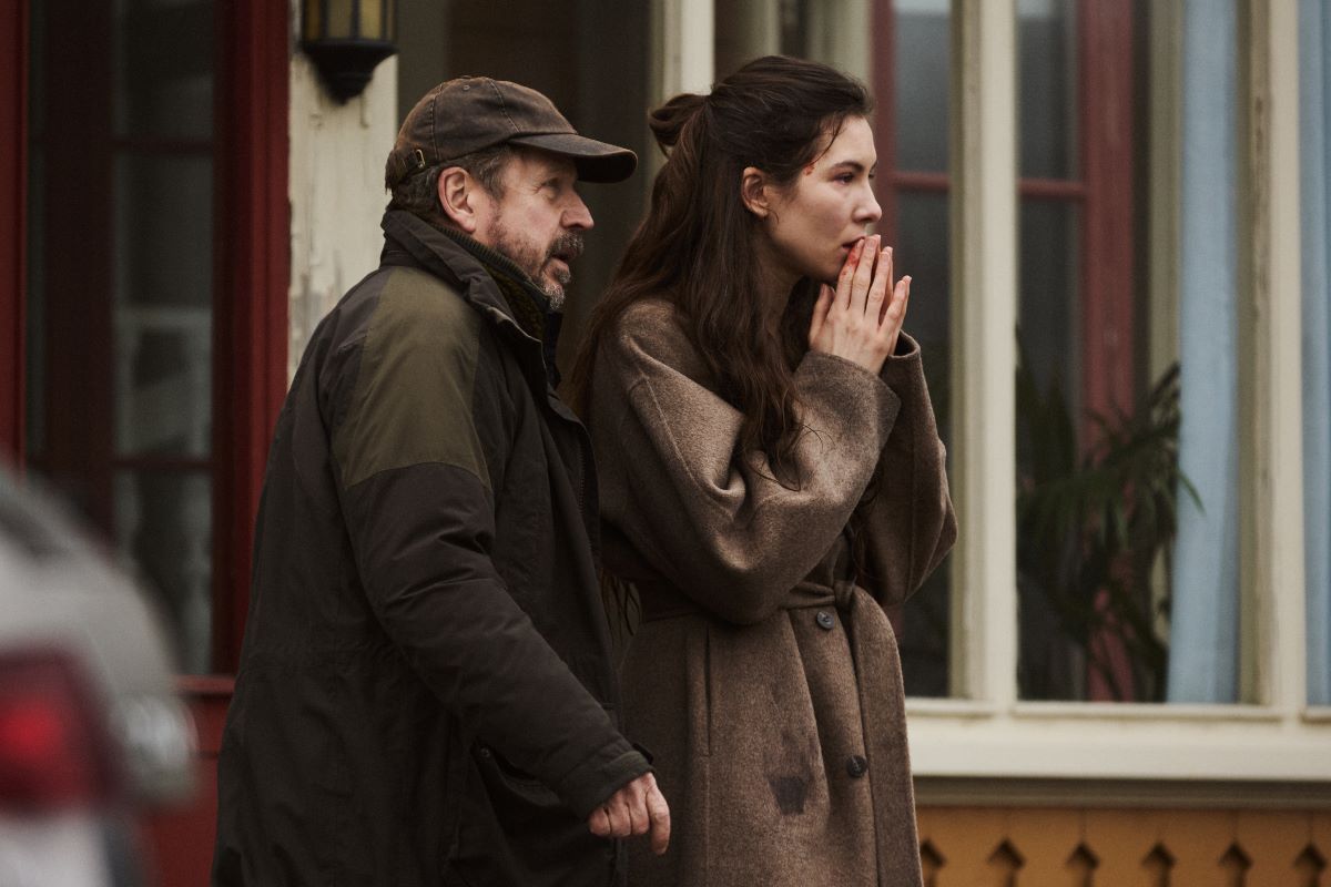 Pod skleněnou kupolí (The Glass Dome).