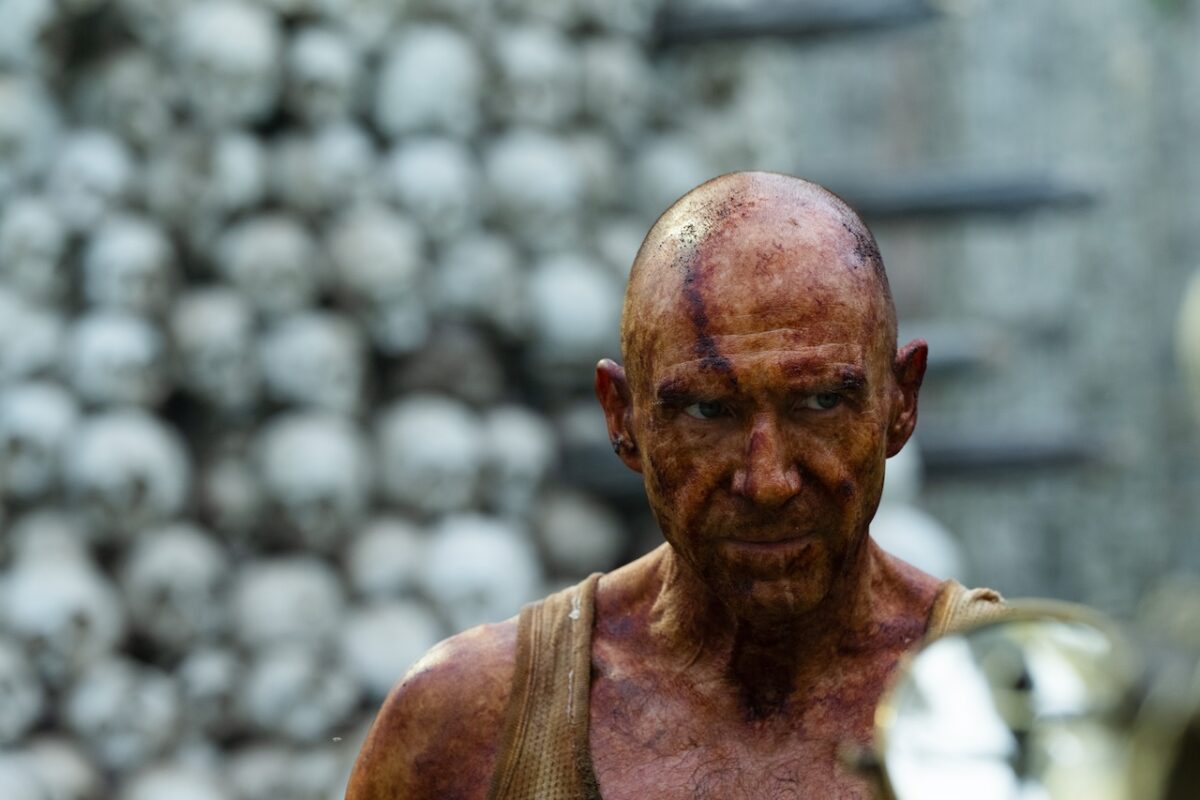 28 let poté (2025).