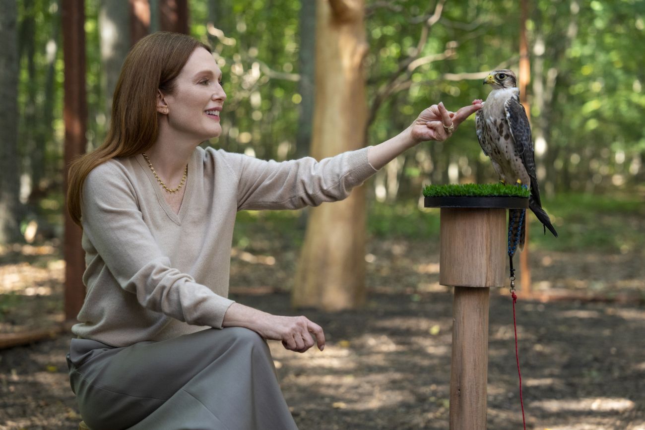 Sirens. Julianne Moore in episode 104 of Sirens.