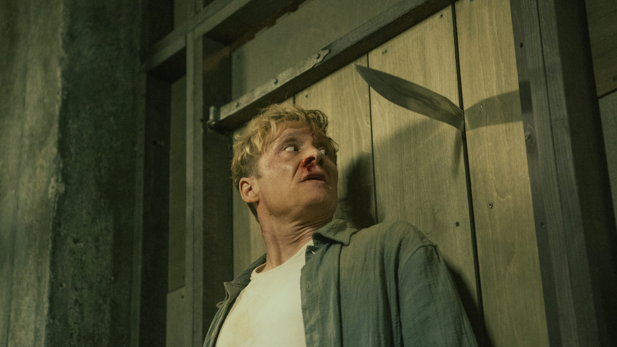Netflix opět natáčel v Praze. V klaustrofobickém thrilleru jsou lidé uvězněni ve zdech svého domu