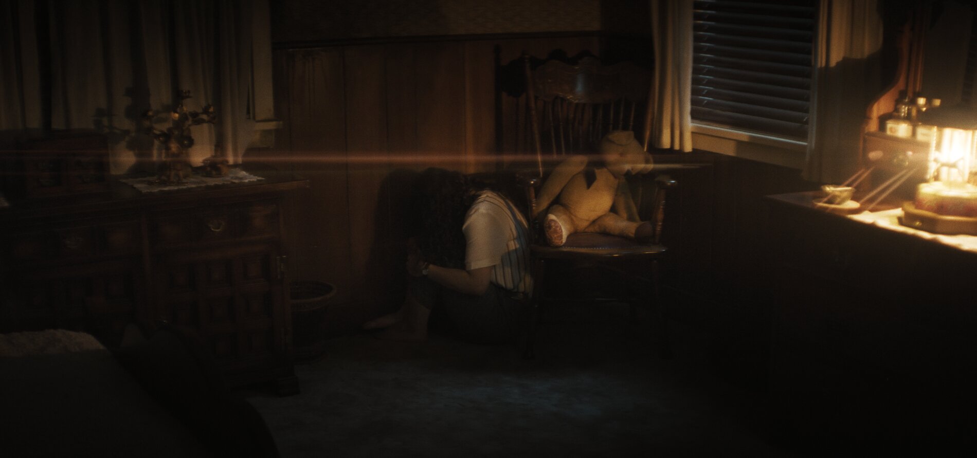 Slavná hororová série končí. V zajetí démonů 4 má znepokojivý trailer. Panenka Annabelle skutečně existuje