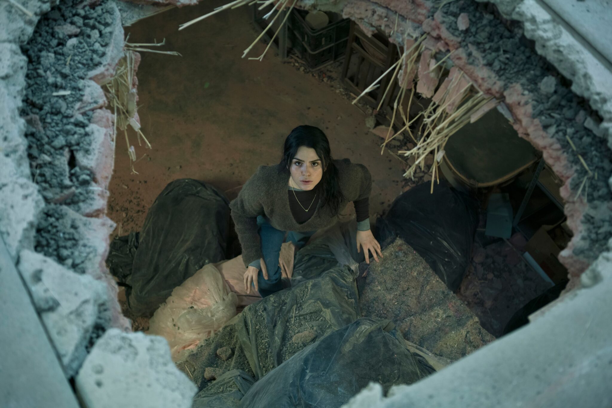 Netflix opět natáčel v Praze. V klaustrofobickém thrilleru jsou lidé uvězněni ve zdech svého domu