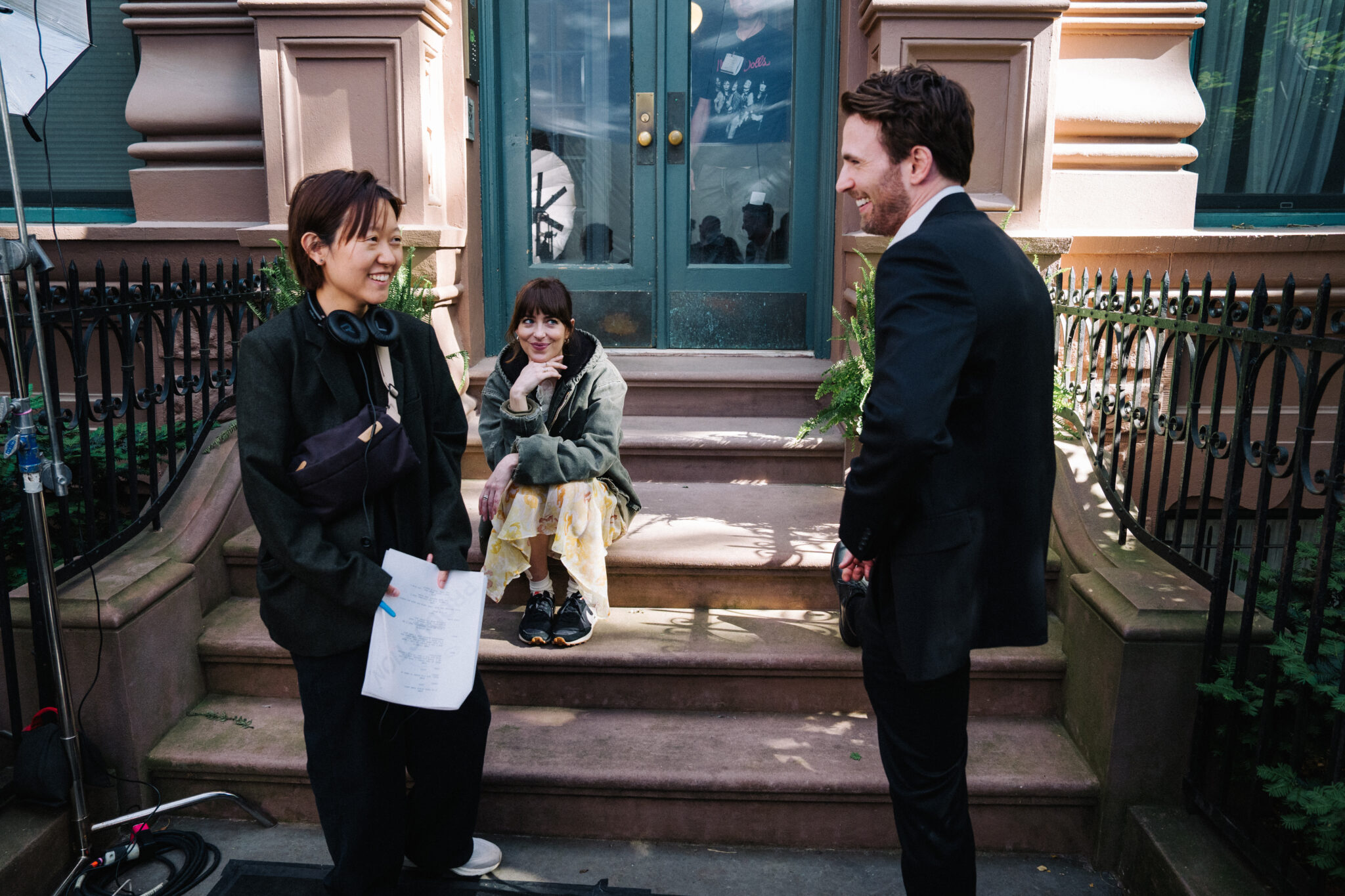 Dakota Johnson, Celine Song a Chris Evans - Dokonalá shoda