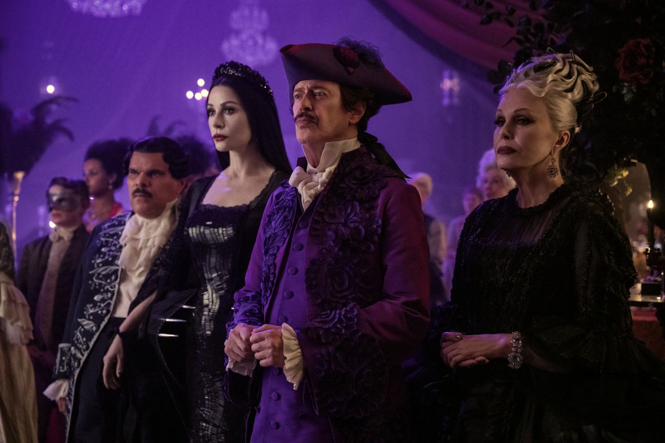 Luis Guzmán as Gomez Addams, Catherine Zeta-Jones as Morticia Addams, Steve Buscemi as Barry Dort, Joanna Lumley as Grandmama