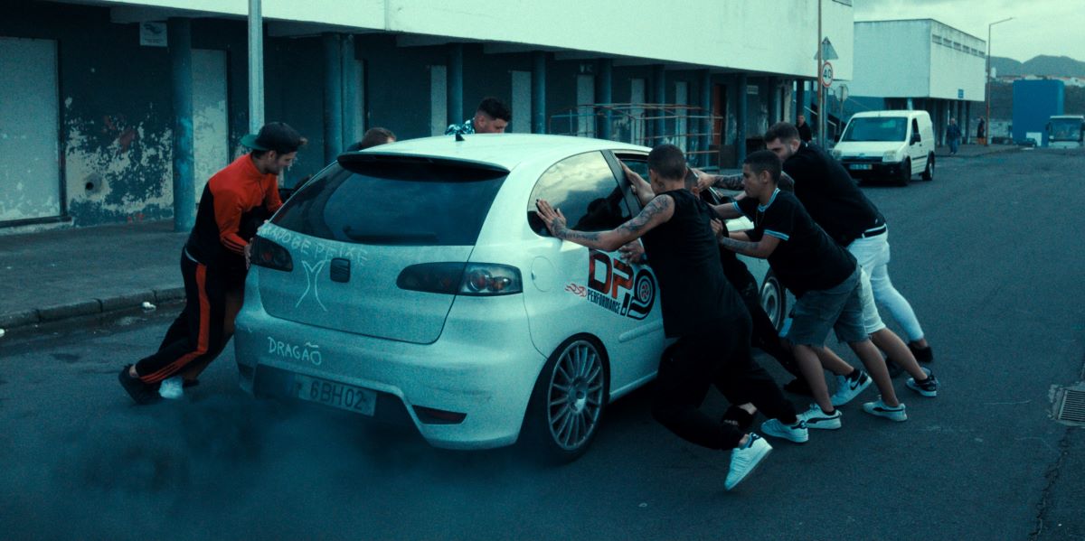 Bílá vlna: Neuvěřitelný příběh z Rabo de Peixe (Turn of the Tide: The Surreal Story of Rabo de Peixe)