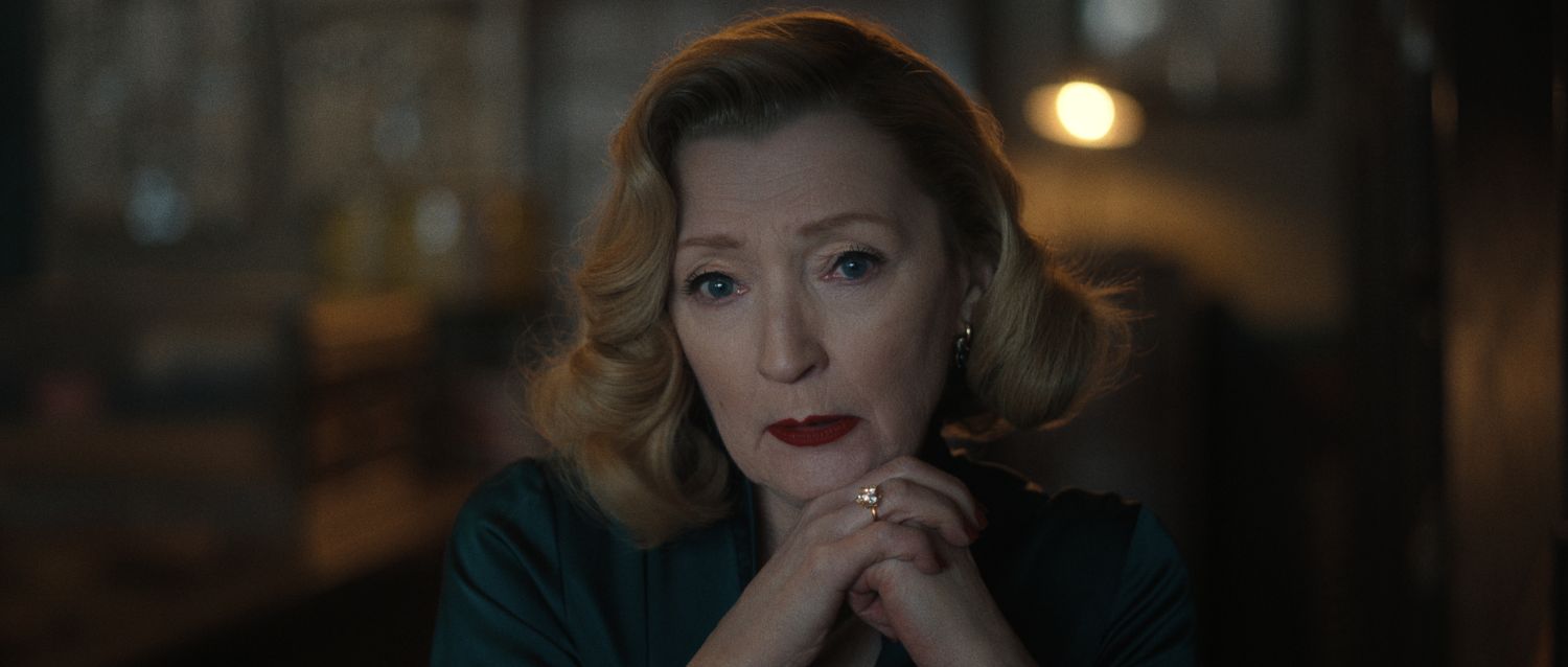 Lesley Manville jako Bernice Worden