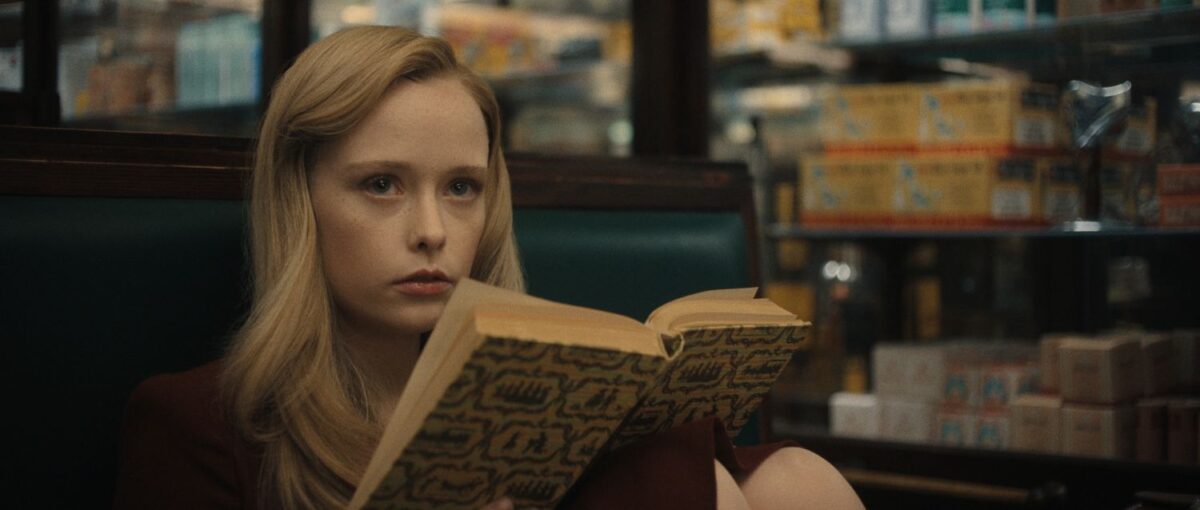 Suzanna Son jako Adeline