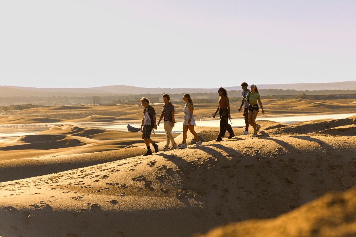 Outer Banks. (L to R) Rudy Pankow as JJ, Chase Stokes as John B, Madelyn Cline as Sarah Cameron, Carlacia Grant as Cleo, Jonathan Daviss as Pope, Madison Bailey as Kiara