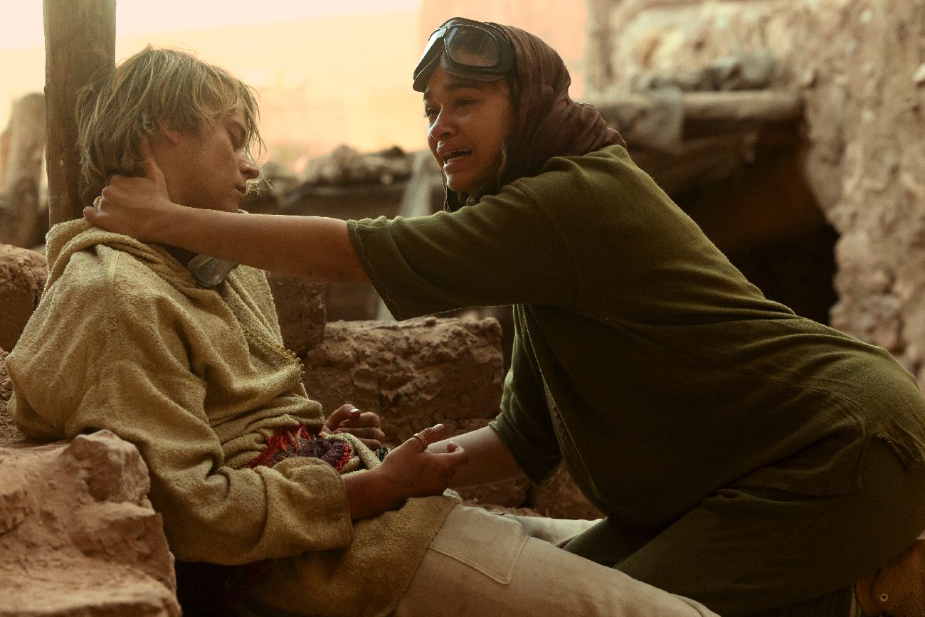Outer Banks. (L to R) Rudy Pankow as JJ, Madison Bailey as Kiara