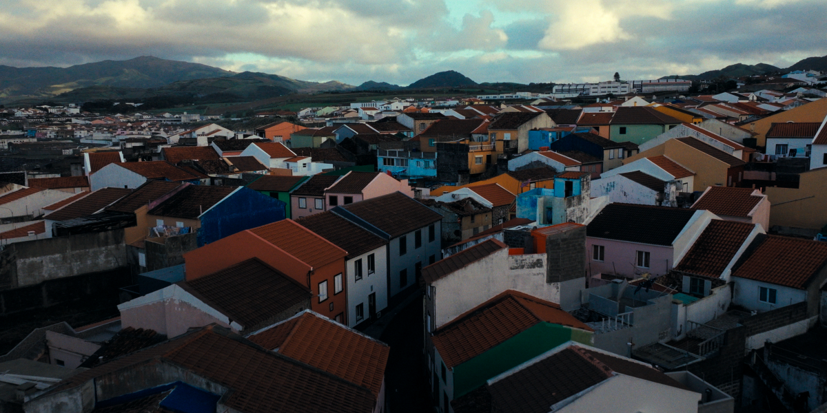 Bílá vlna: Neuvěřitelný příběh z Rabo de Peixe (Turn of the Tide: The Surreal Story of Rabo de Peixe)