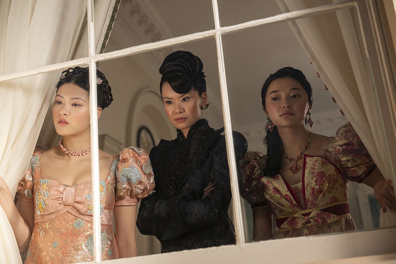 Isabella Wei as Posy Li, Katie Leung as Lady Araminta Gun, Michelle Mao as Rosamund Li in episode 402 of Bridgerton