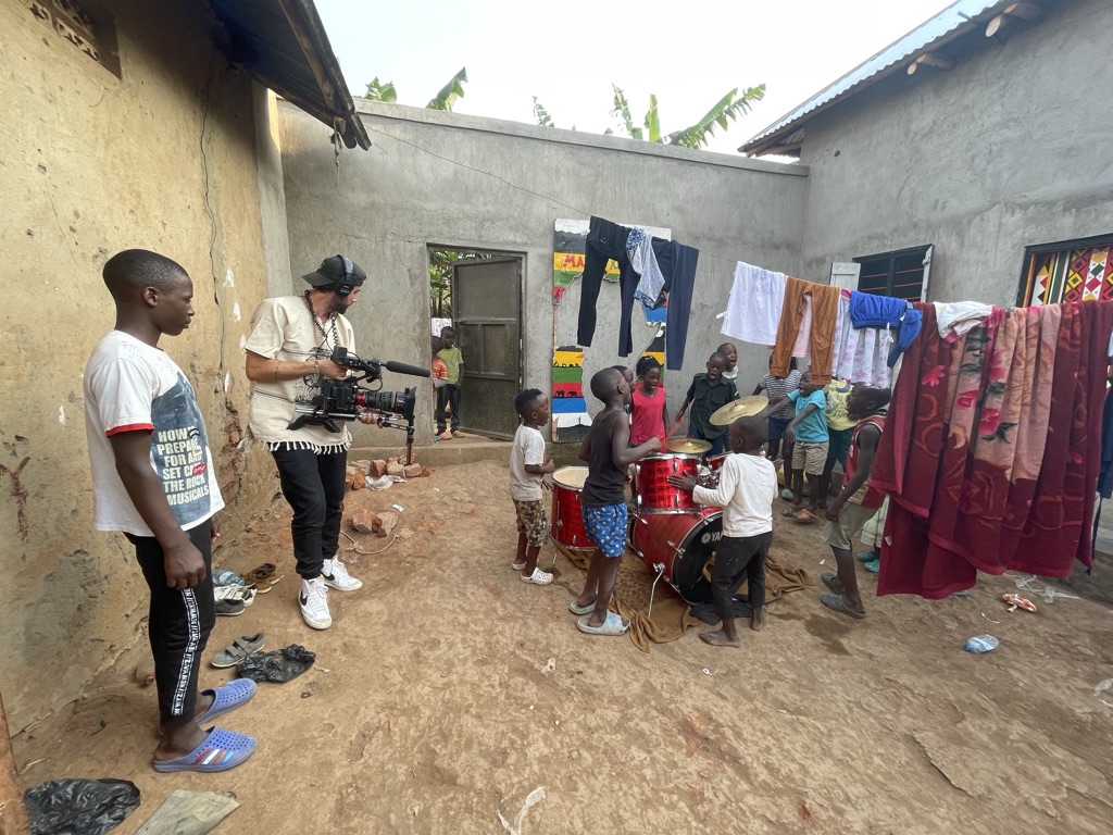 Děti z Masaky: S rytmem v srdci (Masaka Kids, A Rhythm Within)