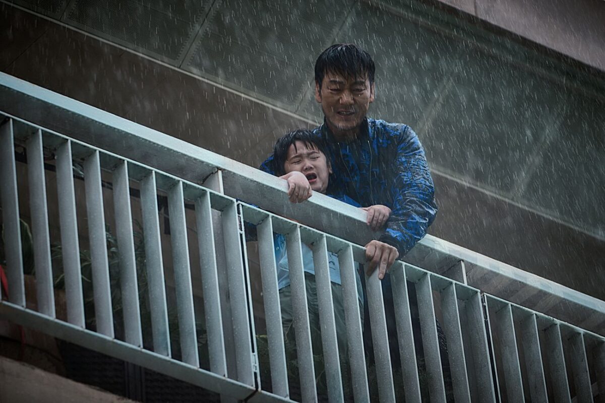 Park Hae-soo as Son Hee-jo in The Great Flood