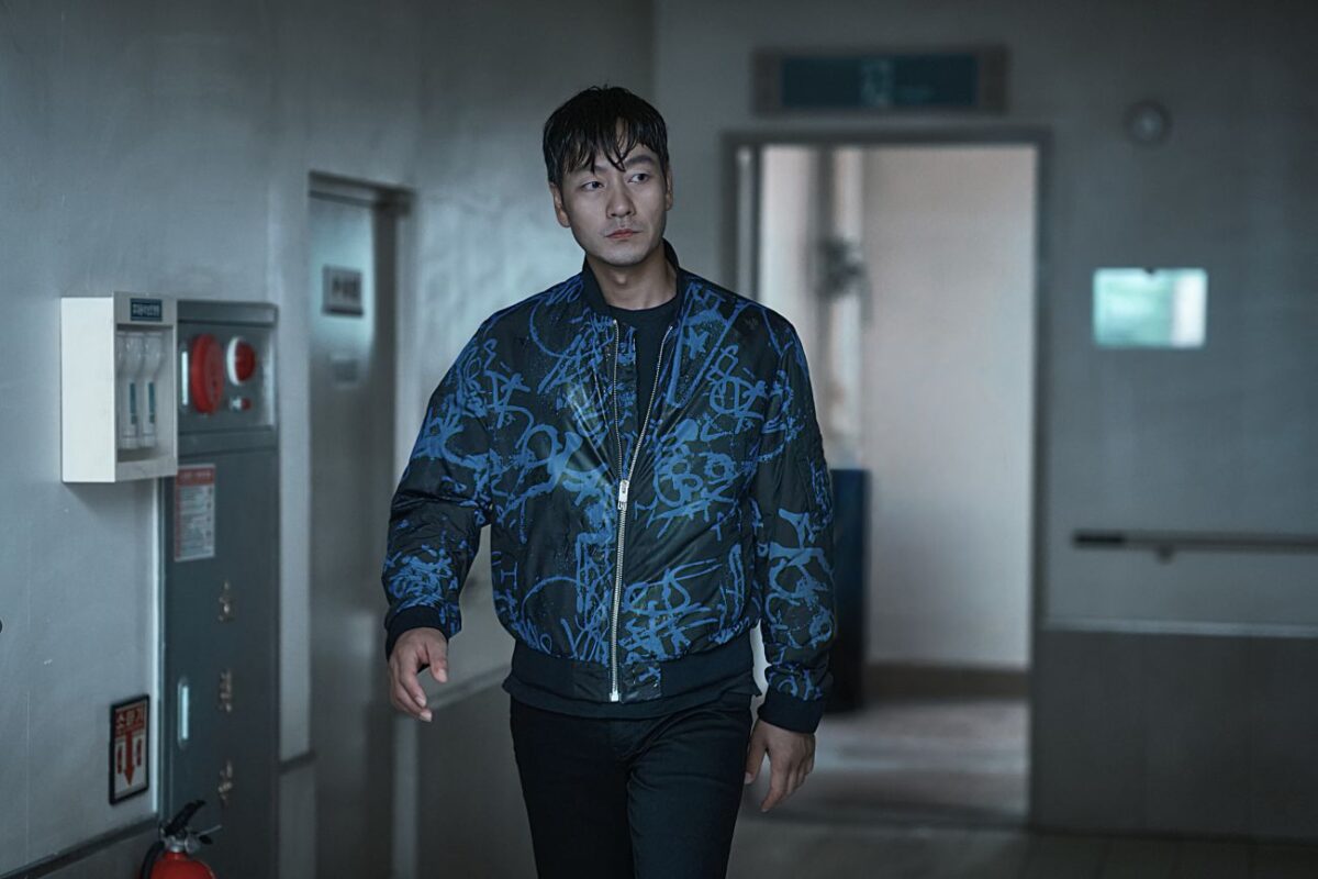 Park Hae-soo as Son Hee-jo in The Great Flood