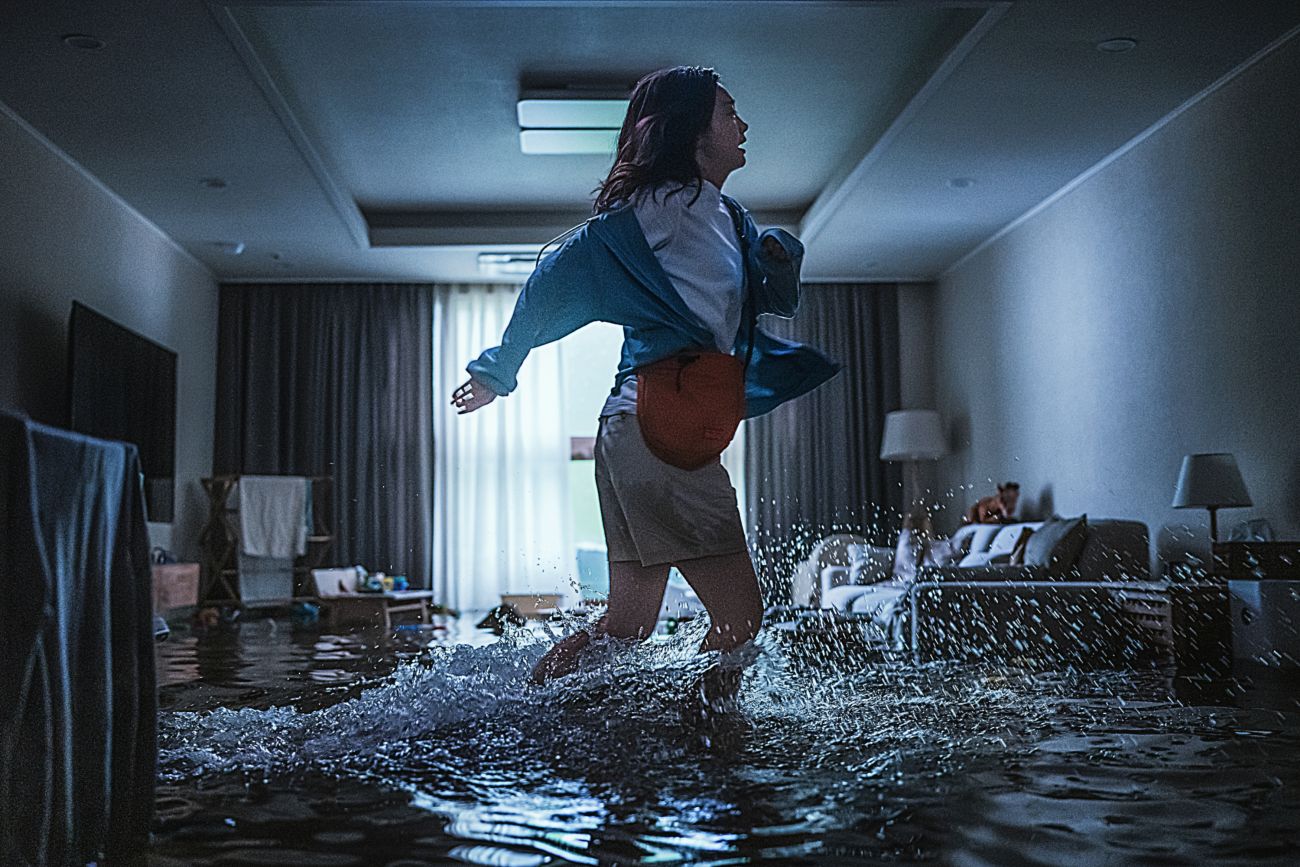 Kim Da-mi as Gu An-na in The Great Flood