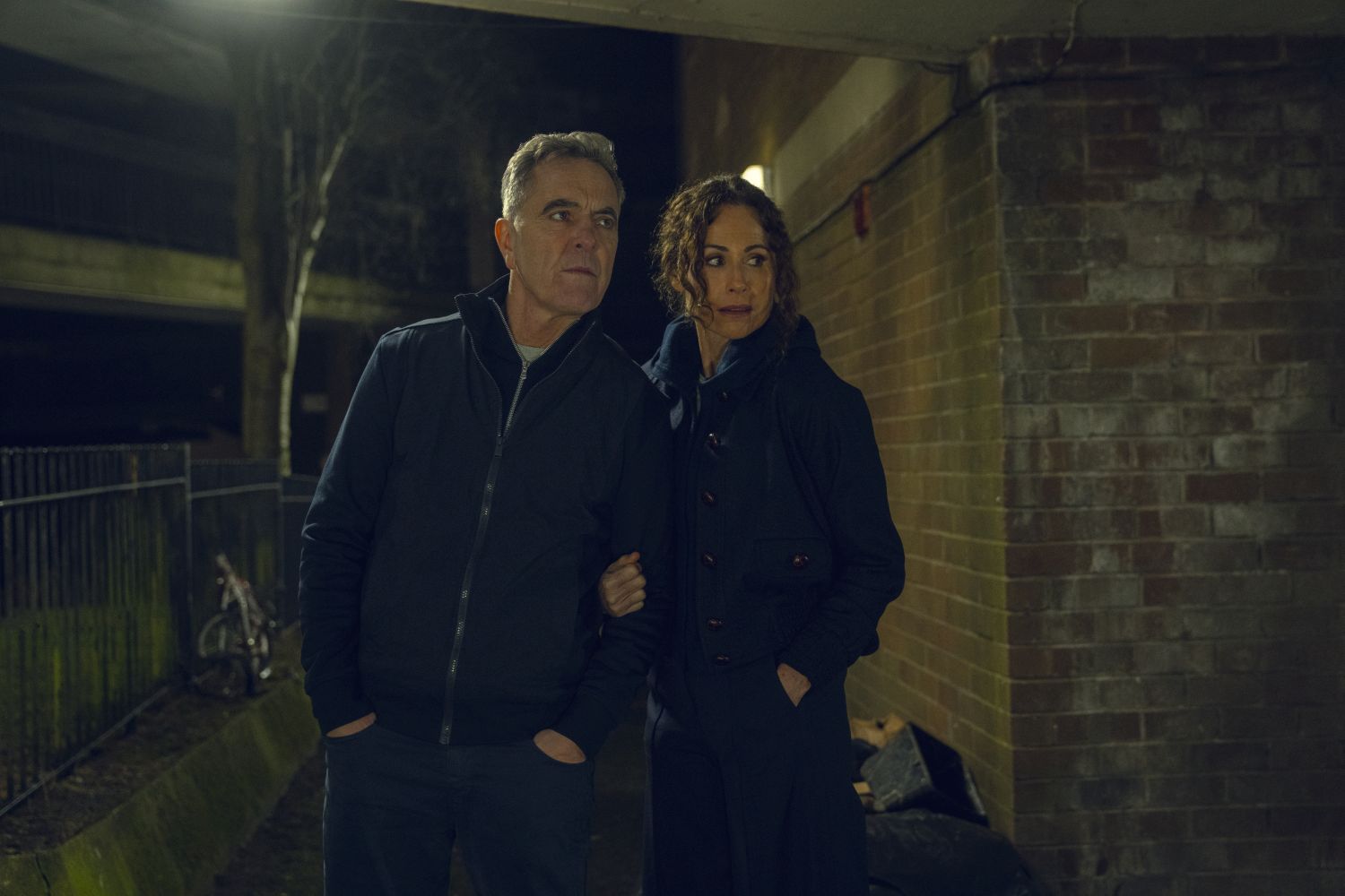 Nové britské krimi plné zvratů vás donutí sledovat díl za dílem. Další série podle Harlana Cobena ovládla Netflix