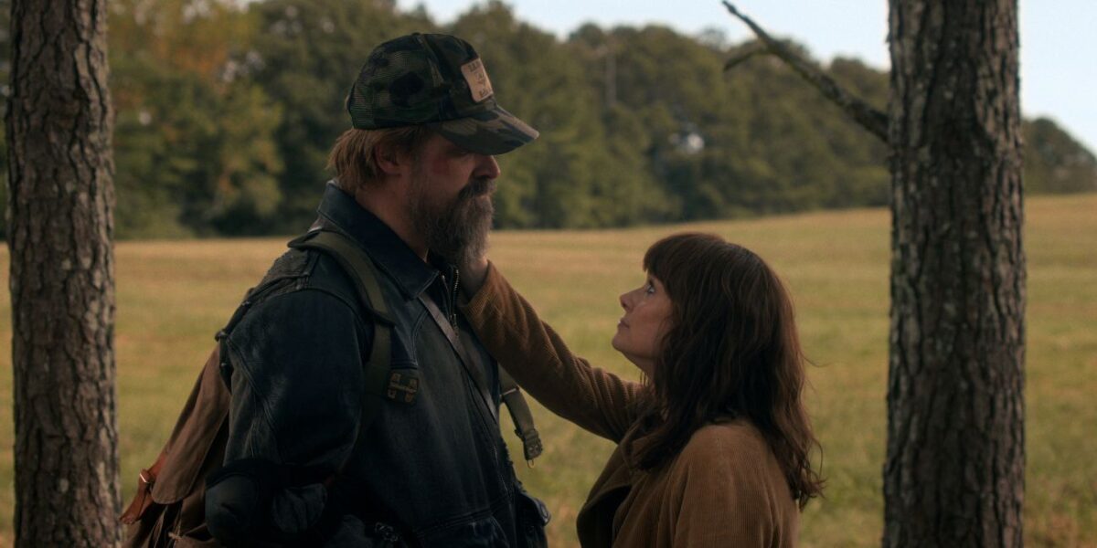 David Harbour as Jim Hopper and Winona Ryder as Joyce Byers in STRANGER THINGS