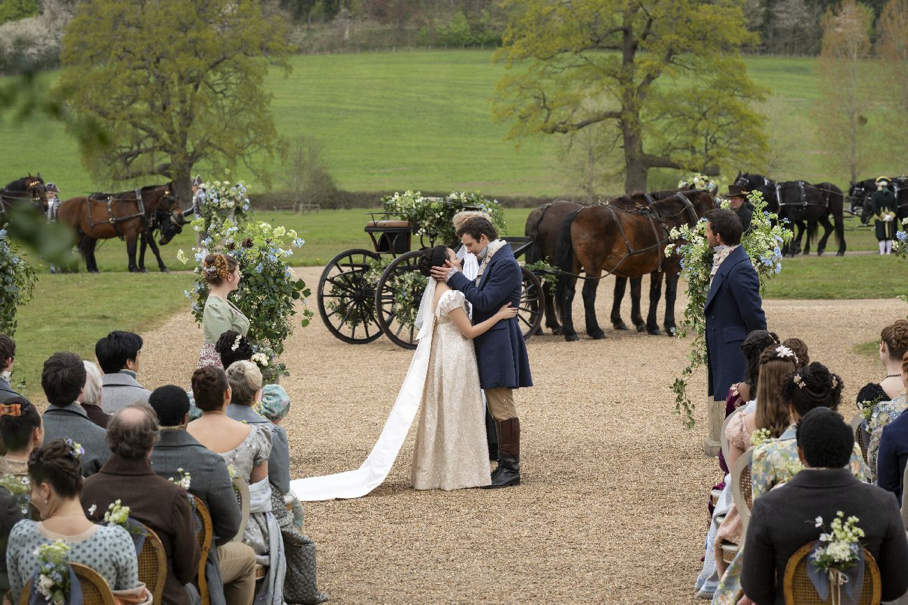 Bridgerton. Luke Thompson as Benedict Bridgerton, Yerin Ha as Sophie Baek