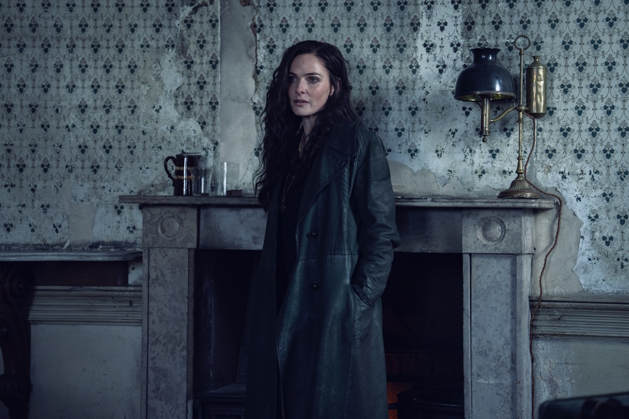 Špinavé a krvavé finále: Návrat Peaky Blinders budí emoce. První recenze filmu naznačují velkolepou podívanou