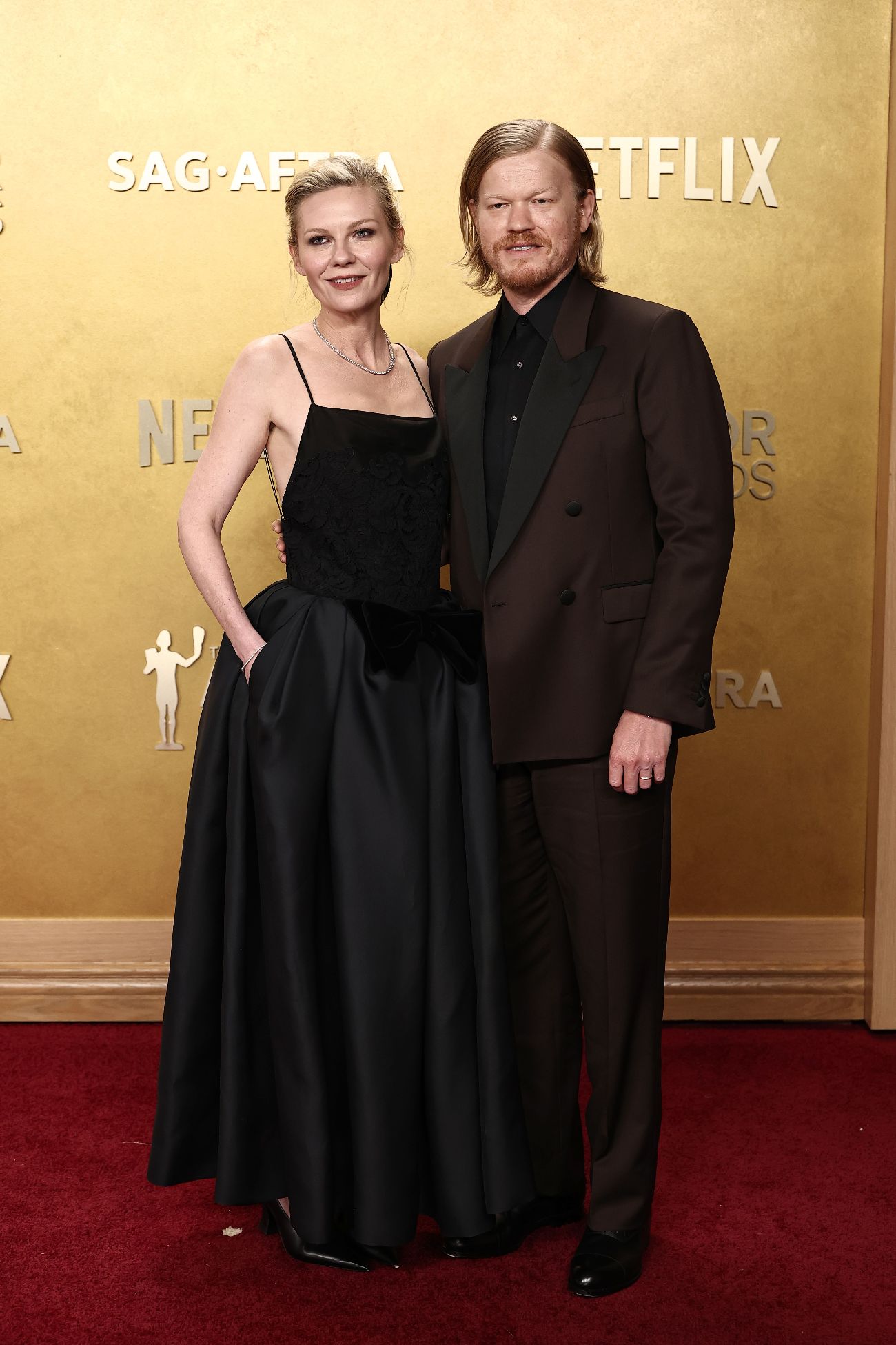 Nebezpečné výstřihy, růžový pytel i jedna bradavková fantazie. Některé hvězdy na SAG Awards neměly zábrany