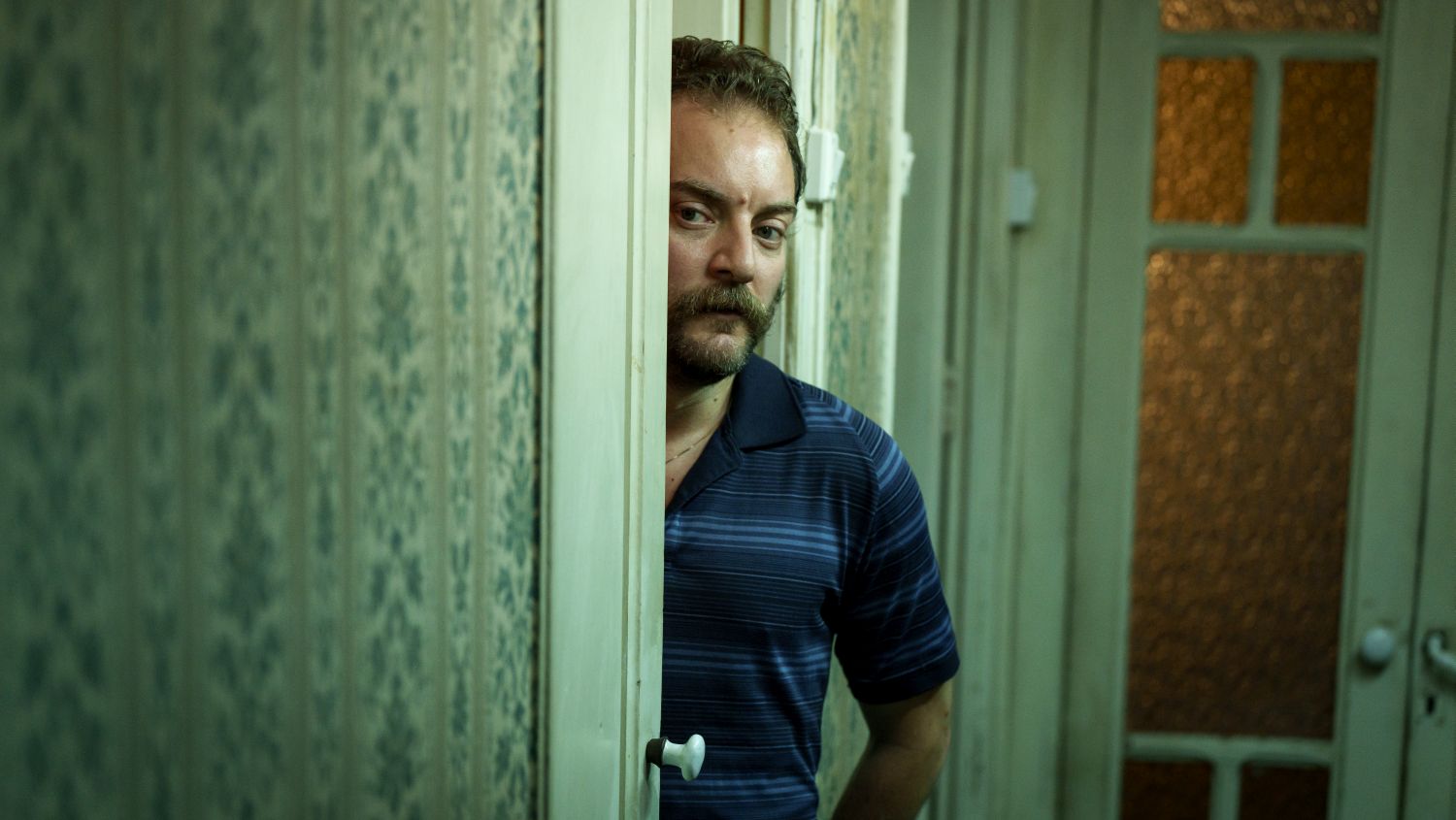 Svázaná, s roubíkem v puse a bez paměti: Netflix v červnu odpálí zvrácený kriminální thriller, ze kterého mrazí
