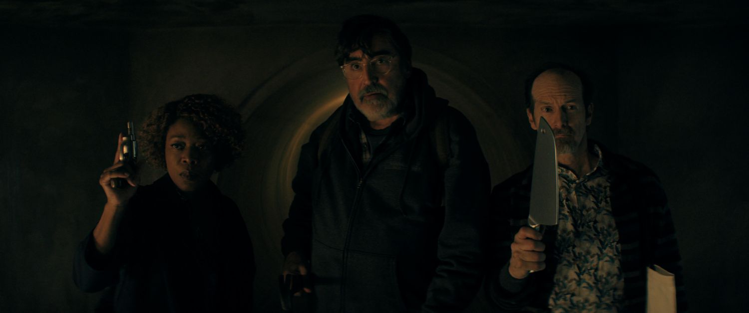 Důchodová idylka se změnila v jatka: Nový sci-fi horor od tvůrců Stranger Things vás donutí bát se o vlastní prarodiče