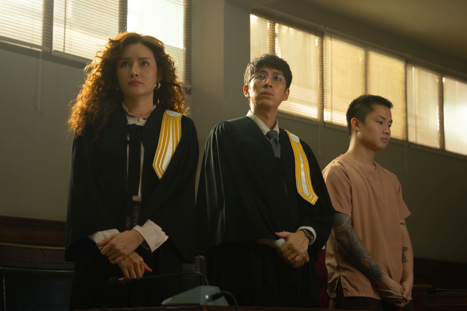 Chtěl bránit slabé, teď ho zkorumpovaný systém hodil přes palubu. Na Netflix míří mrazivý thriller, kde se spravedlnost kupuje