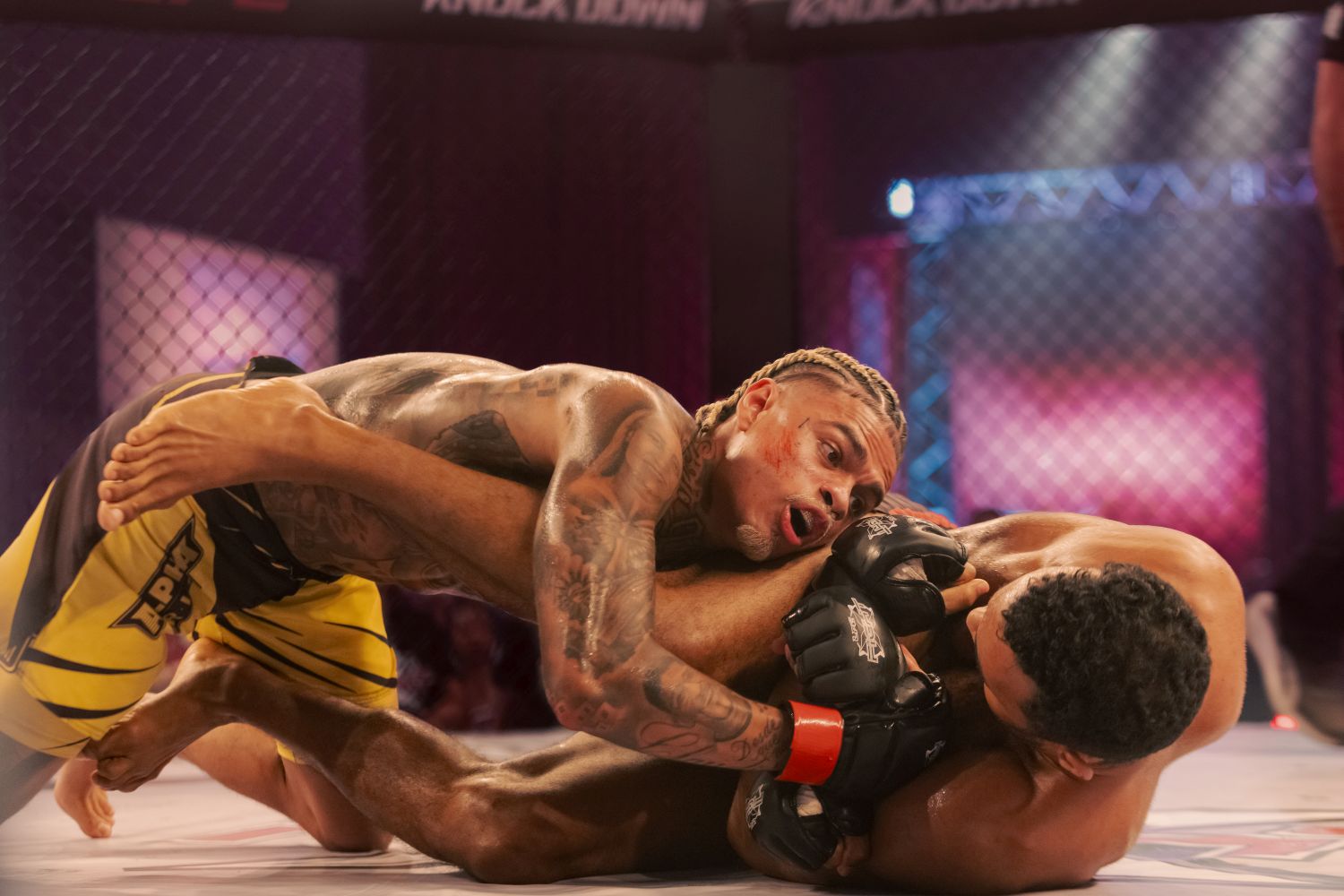 Když Bourne potkává Rockyho: Netflix láká na drsný akční thriller o MMA s amnézií a legendou Andersonem Silvou