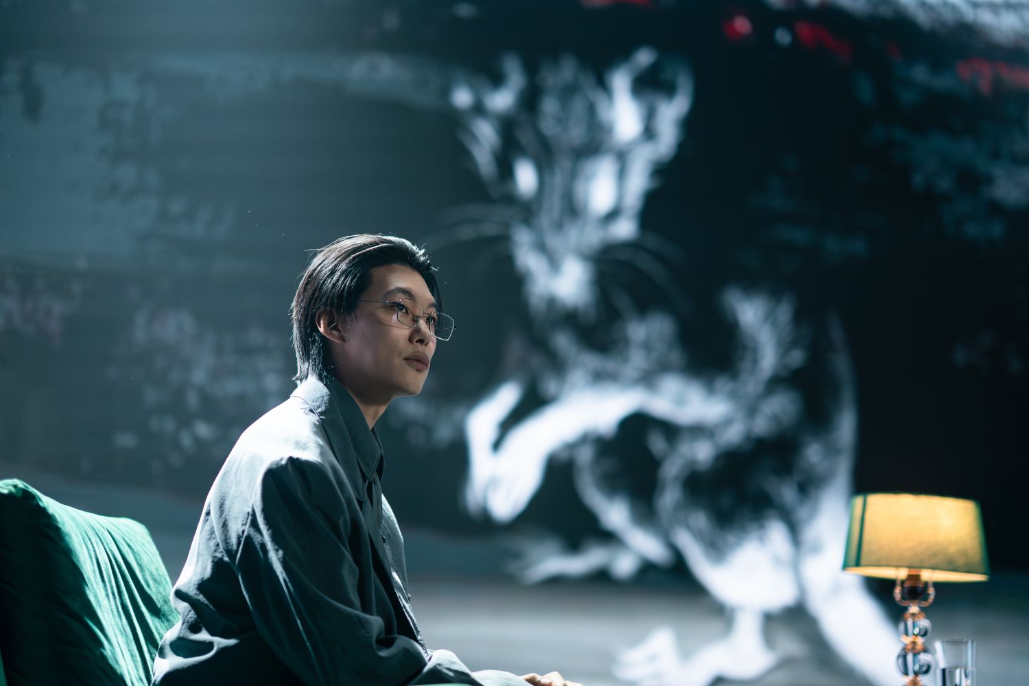 Snědla jeho nehty a vzala si jeho tvář. Na Netflix míří mrazivý thriller o zrůdě, co krade lidské životy